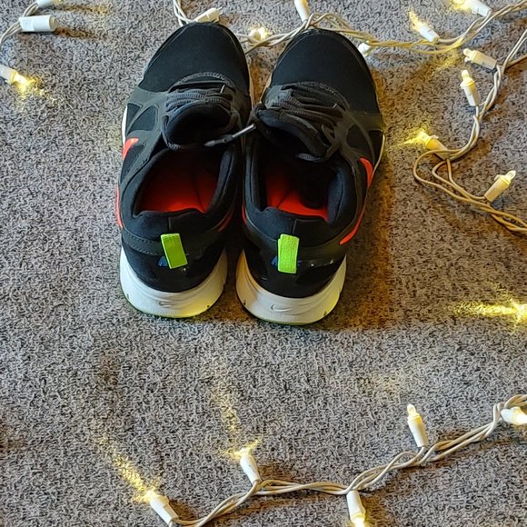 women's Nike Training Sneaker size 9 - Picture 3 of 8